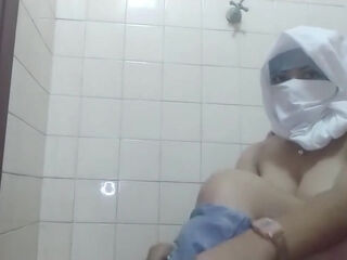 Real Arab mummy In Hijabi And denim jerks Her splashing cream colored twat On Live cam Sneaky
