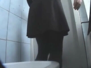 Maduras mionas espiadas en un restroom del wtc de coatza