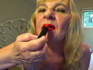 Mesmerised By My yummy crimson Lips - TacAmateurs