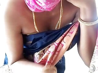 Tamil wifey Swetha half-top less saree demonstrate